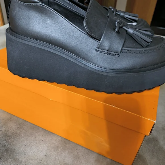 Black Platform Loafers with Tassels - Picture 5 of 6